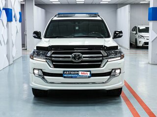 2018 Toyota Land Cruiser 200 Series Рестайлинг 2, белый, 6700000 рублей, вид 4