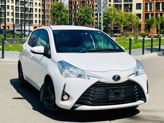 2019 Toyota Vitz III (XP130) Рестайлинг 2, белый, 899000 рублей, вид 2