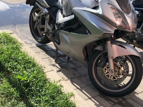 2005 Honda VFR 800, серебристый, 580000 рублей - вид 3