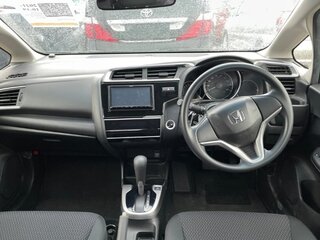 2018 Honda Fit III Рестайлинг, серебристый, 1300000 рублей, вид 3