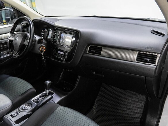 2015 Mitsubishi Outlander III Рестайлинг, белый - вид 14