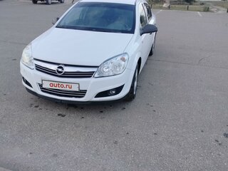 2011 Opel Astra H Рестайлинг, белый, 620000 рублей, вид 1