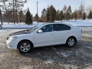2010 Skoda Octavia Czech market II (A5) Рестайлинг, белый, 1050000 рублей, вид 2