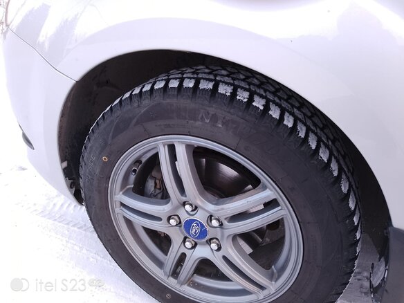 2011 Ford Focus II Рестайлинг, серебристый, 750000 рублей - вид 4