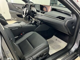 2021 Lexus ES 250 VII Рестайлинг, серый, 5300000 рублей, вид 3
