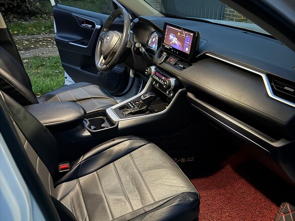 2024 Toyota RAV4 V (XA50), белый, 4800000 рублей - вид 16