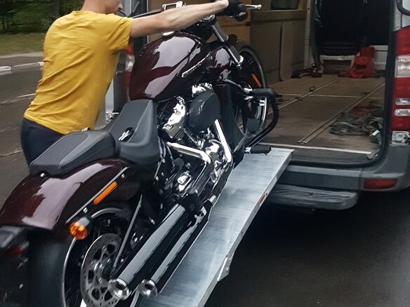 2021 Harley-Davidson Breakout, пурпурный, 2250000 рублей - вид 1