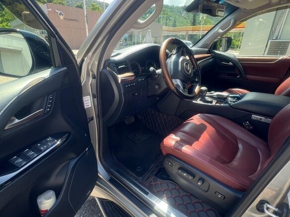 2017 Lexus LX 570 III Рестайлинг 2, серый, 8500000 рублей - вид 7