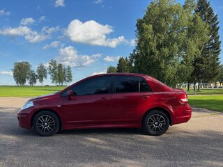2013 Nissan Tiida I Рестайлинг, красный, 650000 рублей, вид 4