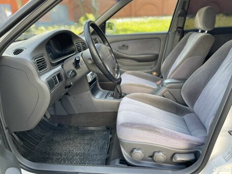 1997 Kia Clarus I, белый, вид 3