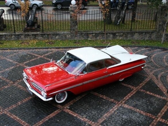 1959 Chevrolet Impala II, красный - вид 3