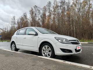 2011 Opel Astra H Рестайлинг, белый, 530000 рублей, вид 1