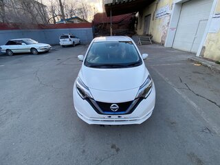 2018 Nissan Note e-Power II Рестайлинг, белый, 1198000 рублей, вид 3