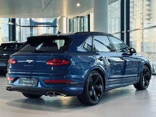 2022 Bentley Bentayga I Рестайлинг, синий, 31900000 рублей, вид 2