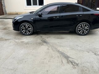 2019 Kia Rio IV, чёрный, 1600000 рублей, вид 3