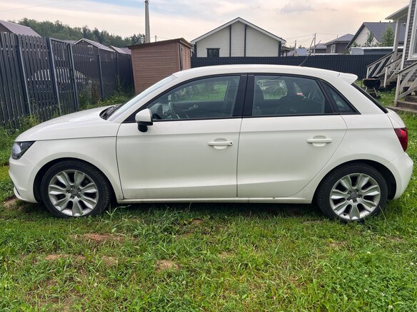 2012 Audi A1 I (8X), белый, 1000000 рублей - вид 4
