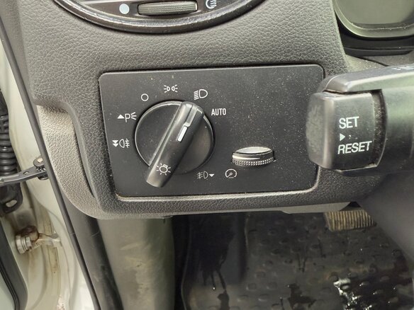2011 Ford Focus II Рестайлинг, серебристый, 550000 рублей - вид 11