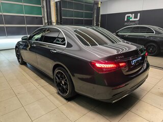 2021 Mercedes-Benz E-Класс 350 V (W213, S213, C238) Рестайлинг, чёрный, 4600000 рублей, вид 4