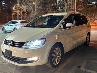 2011 Volkswagen Sharan II, белый, 2200000 рублей, вид 1