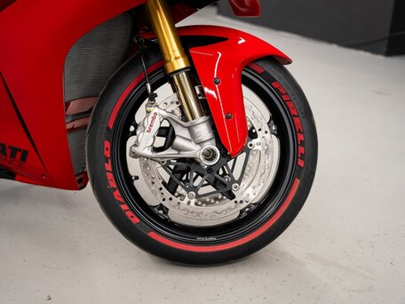 2024 Ducati Panigale V4, красный, 5299000 рублей, вид 4