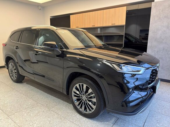 2025 Toyota Highlander IV (XU70), чёрный - вид 3
