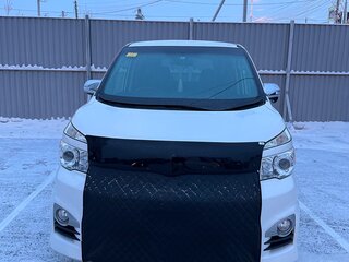 2012 Toyota Voxy II (R70) Рестайлинг, белый, 1845000 рублей, вид 1