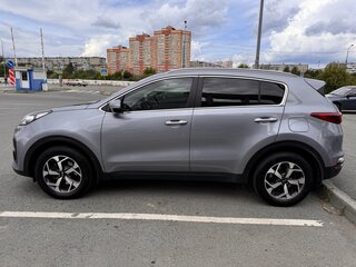 2019 Kia Sportage IV Рестайлинг, серебристый, 2000000 рублей, вид 5