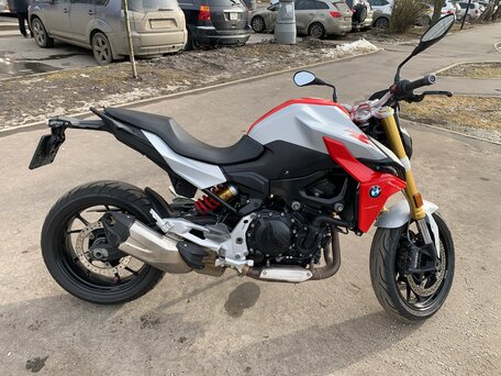2020 BMW F 900 R, красный, 779990 рублей, вид 2