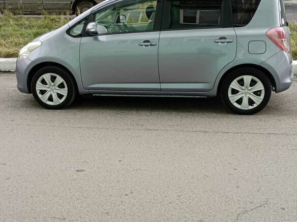 2010 Toyota Ractis I, серый, 1200000 рублей - вид 4