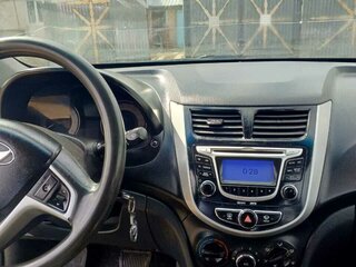 2013 Hyundai Solaris I, чёрный, 850000 рублей, вид 4