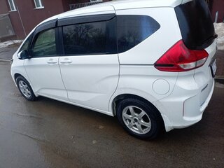 2020 Honda Freed II Рестайлинг, белый, 2030000 рублей, вид 3