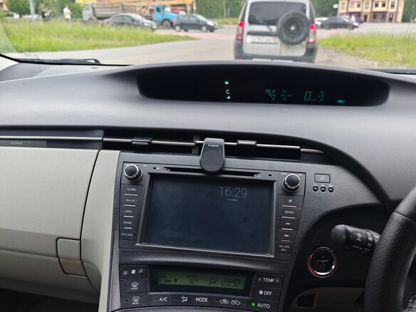 2009 Toyota Prius III (XW30), белый, 880000 рублей - вид 14