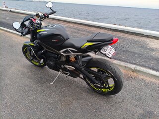 2021 Triumph Street Triple, чёрный, 700000 рублей, вид 3
