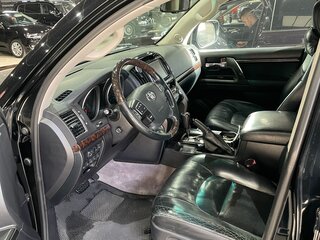 2012 Toyota Land Cruiser 200 Series Рестайлинг 1, чёрный, 3300000 рублей, вид 4