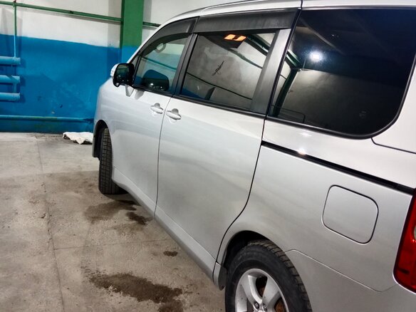 2010 Toyota Noah II (R70), серый, 1750000 рублей - вид 10