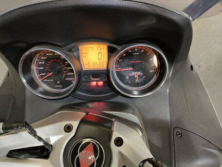 2011 Gilera GP800, серый, 600000 рублей, вид 5