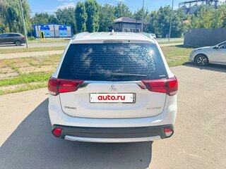 2017 Mitsubishi Outlander III Рестайлинг 2, белый, 2000000 рублей, вид 2