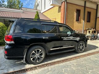 2020 Toyota Land Cruiser 200 Series Рестайлинг 2, чёрный, 9500000 рублей, вид 4