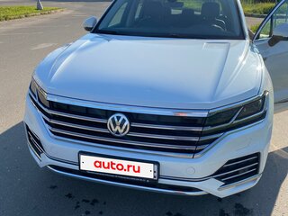2018 Volkswagen Touareg III, белый, 3550000 рублей, вид 1