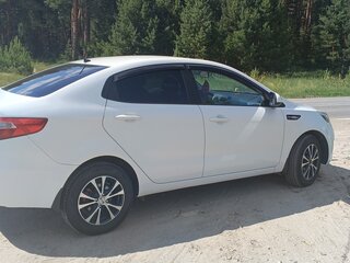 2012 Kia Rio III, белый, 699999 рублей, вид 3