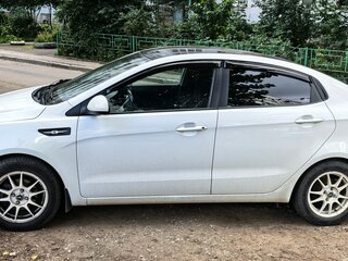 2017 Kia Rio III Рестайлинг, белый, 1030000 рублей, вид 3