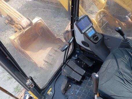 2017 Komatsu PC220-8, жёлтый, 4437000 рублей, вид 5