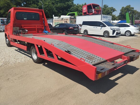 2011 Iveco Daily, красный, 2500000 рублей - вид 7