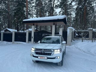 2012 Toyota Land Cruiser 200 Series Рестайлинг 1, белый, 4990000 рублей, вид 2
