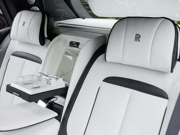 2026 Rolls-Royce Cullinan Black Badge I Рестайлинг (Series II), чёрный, 73670000 рублей - вид 31