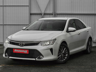 2017 Toyota Camry VII (XV50) Рестайлинг, белый, 2150000 рублей, вид 1