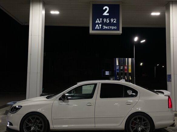 2010 Skoda Octavia DSG7 II (A5) Рестайлинг, белый, 1360000 рублей - вид 7