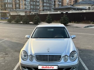2003 Mercedes-Benz E-Класс 240 III (W211, S211), серебристый, 680000 рублей, вид 1