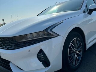 2021 Kia K5 III, белый, 2575000 рублей, вид 3