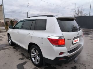2013 Toyota Highlander II (XU40) Рестайлинг, белый, 2300000 рублей, вид 3
